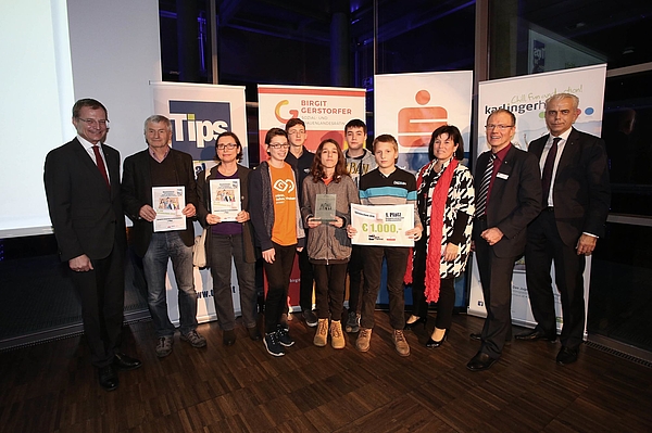 Scheckübergabe mit LH-Stv. Thomas Stelzer, Landesrätin Birgit Gerstorfer und Dr. Michael Rockenschaub von der OÖ Sparkasse (Foto:Tips)