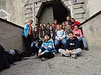 Gruppenfoto vor dem Burgtor